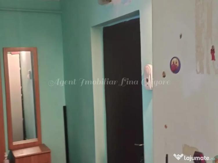 Garsonieră decomandată în Sud