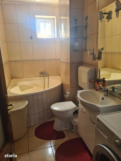 Apartament cu 3 camere, mobilat în Cantemir