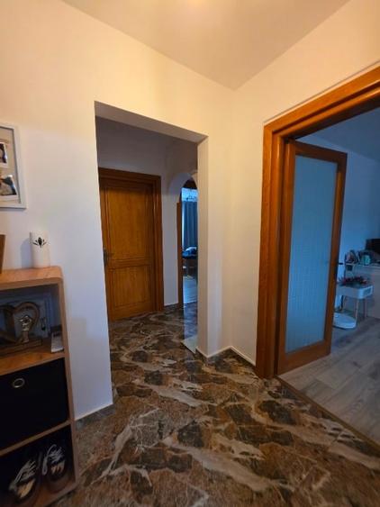 Apartament cu 3 camere decomandat, mobilat în Central