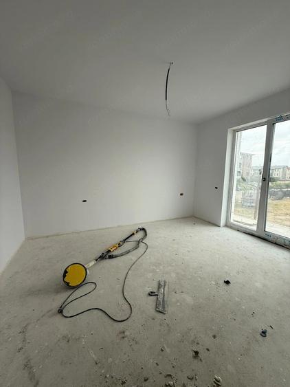Casă cu Teren 300 Mp în Braytim