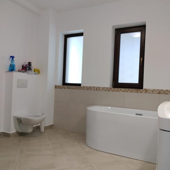 Casă individuală cu 5 camere cu Garaj în Afumați