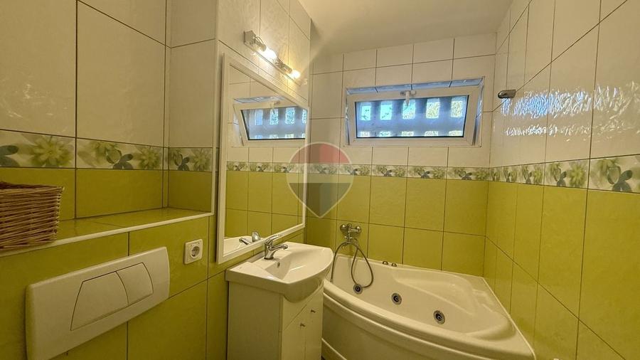Apartament cu 3 camere semidecomandat, mobilat în Săsar
