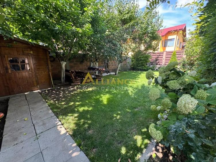 Casă cu 7 camere cu Teren 400 Mp în Central