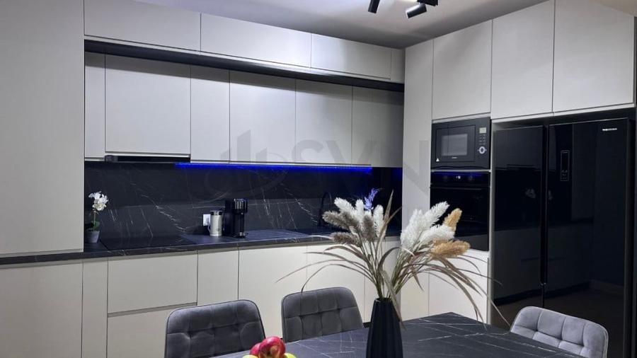 Apartament cu 4 camere decomandat în Sisești