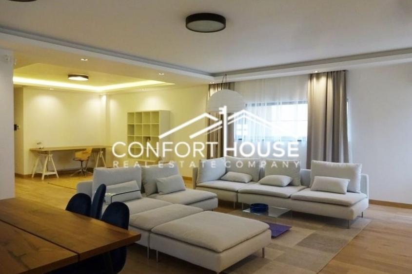 Duplex cu 6 camere cu Canalizare în Iancu Nicolae