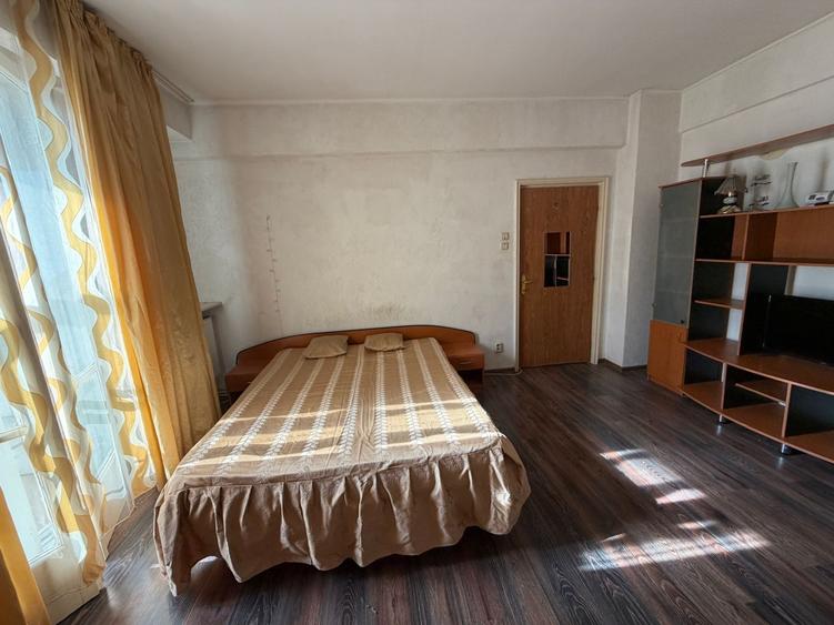 Garsonieră, mobilată în P-ța Romană