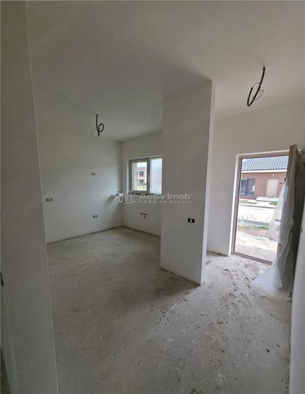 Casă cu 5 camere cu Teren 350 Mp în Tunari