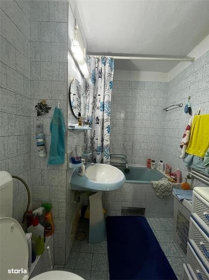 Apartament cu 4 camere decomandat în Lipovei
