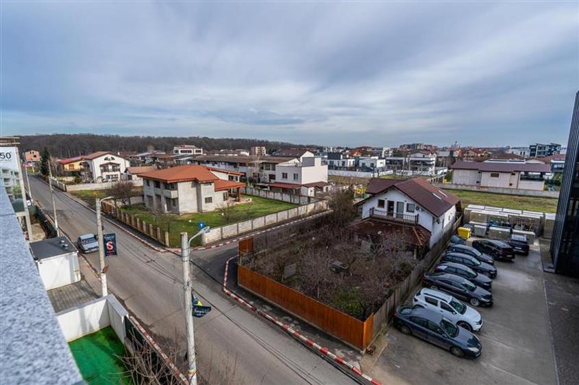 Penthouse cu 3 camere semidecomandat, mobilat în Central