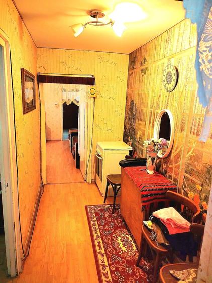 Apartament cu 3 camere semidecomandat în Mioriței