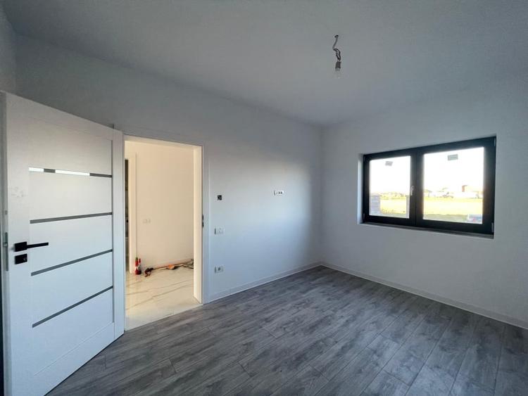 Duplex cu 4 camere cu Teren 365 Mp în Moșnița Veche