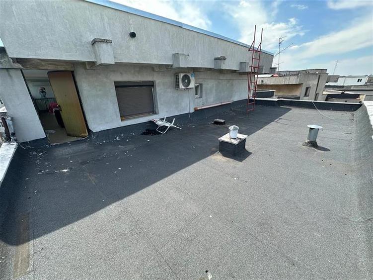 Apartament cu 3 camere semidecomandat, mobilat în Tineretului