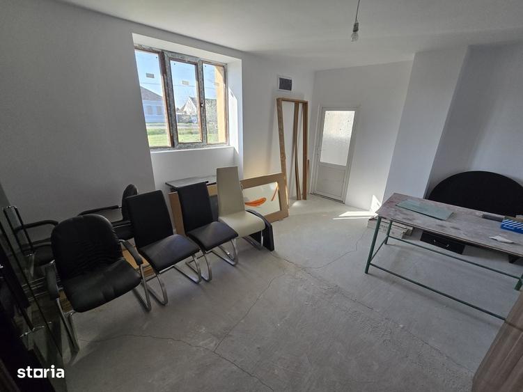 Casă cu 4 camere cu Teren 1775 Mp în Zădăreni