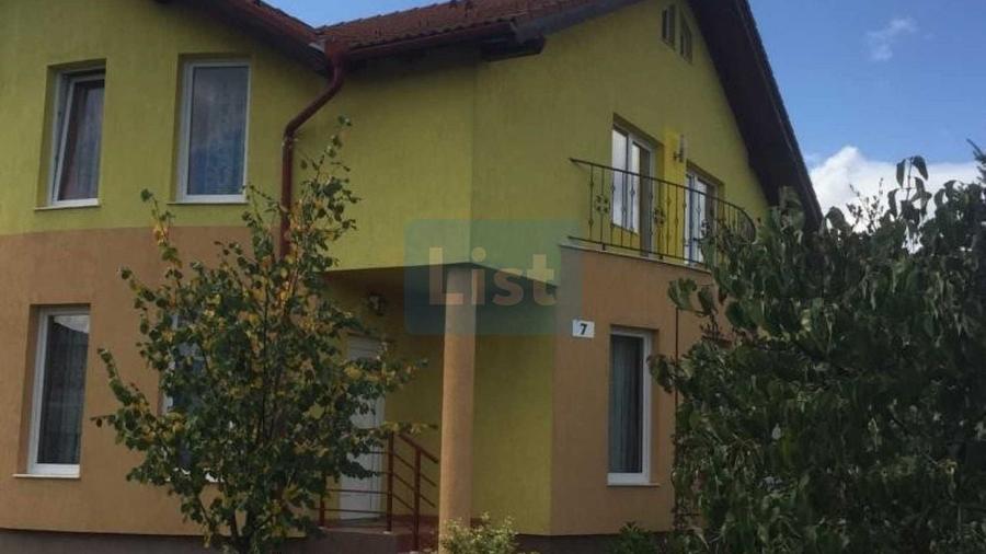 Casă cu 5 camere cu Canalizare în 1 Decembrie