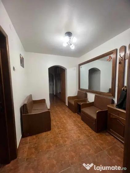 Apartament cu 3 camere decomandat în Obcini