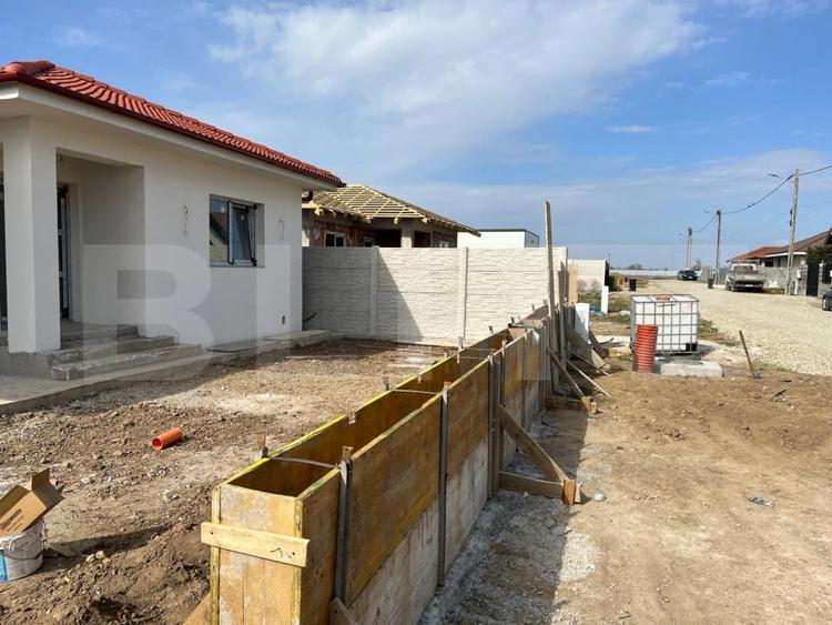 Casă individuală cu 4 camere cu Canalizare în Sântandrei
