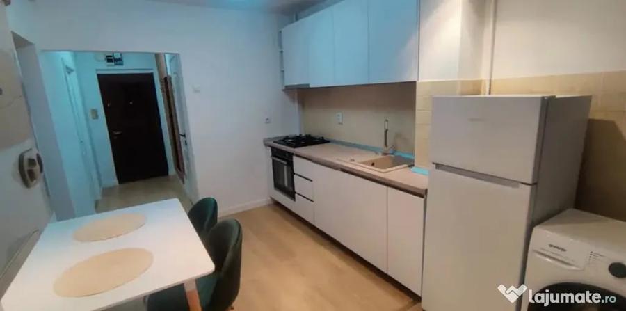 Apartament cu 2 camere decomandat în Florilor