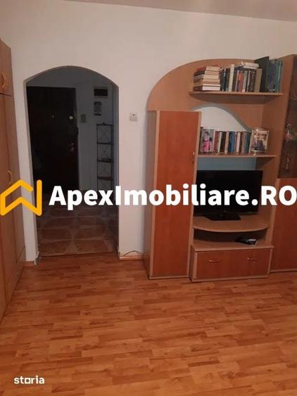 Apartament cu 3 camere decomandat în Berceni