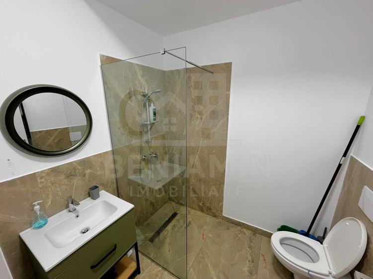 Apartament cu 2 camere semidecomandat, mobilat în Rovine