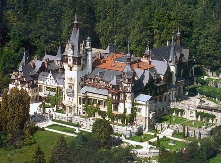 Teren Construcții intravilan de 1700 mp, în Castelul Peleș