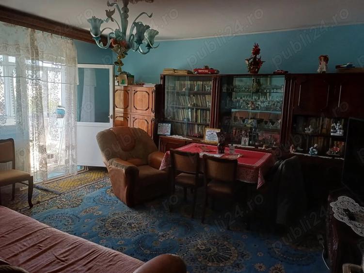 Apartament cu 3 camere decomandat în Tineretului