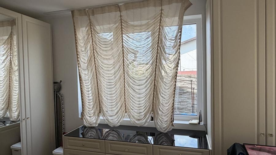 Duplex cu 5 camere cu Canalizare în Roșu