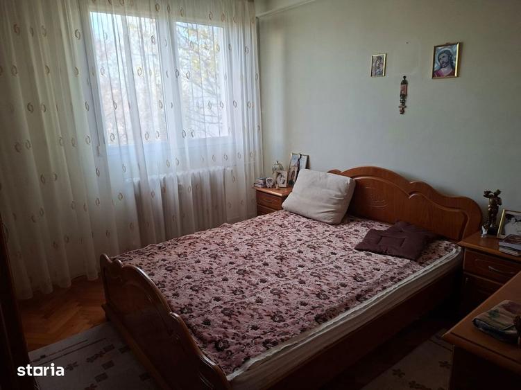 Apartament cu 3 camere decomandat, mobilat în Titan