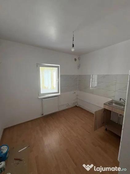 Apartament cu 2 camere decomandat în