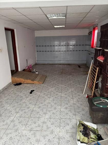 Casă cu 6 camere cu Teren 680 Mp în Domnești