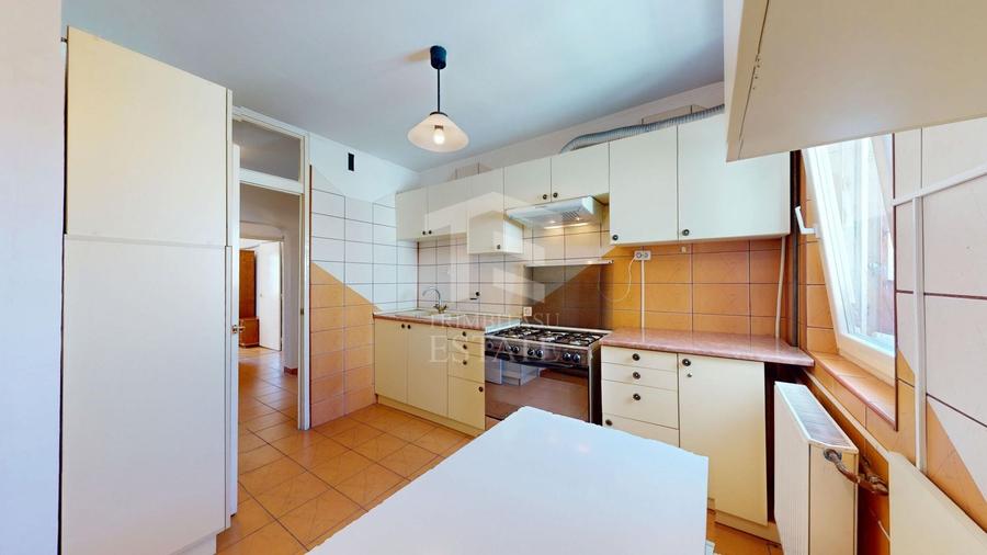 Apartament cu 3 camere decomandat, mobilat în Doamna Ghica