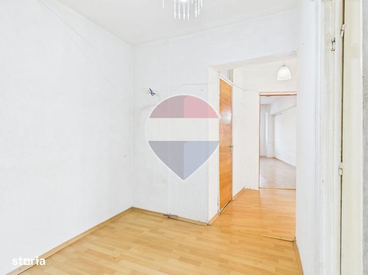 Apartament cu 3 camere semidecomandat în Crângași