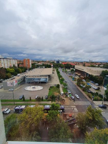 Apartament cu 3 camere decomandat, mobilat în Complex Studențesc