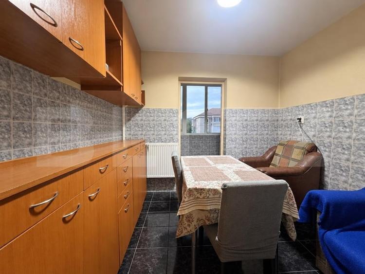 Apartament cu 3 camere decomandat, mobilat în Dragoș Vodă