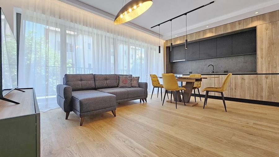 Apartament cu 3 camere decomandat, mobilat în Brașovul Vechi