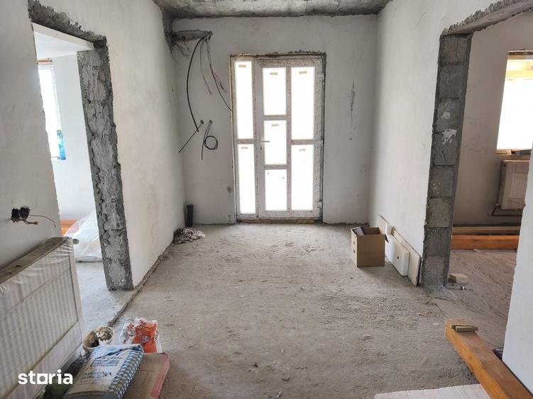 Casă cu 5 camere cu Teren 1100 Mp în Ernei