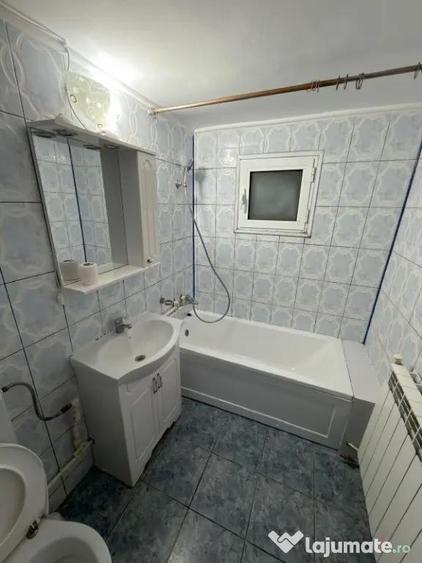 Apartament cu 3 camere decomandat în Balta Albă
