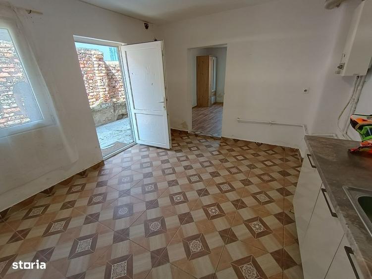 Casă cu 3 camere cu Teren 150 Mp în Central
