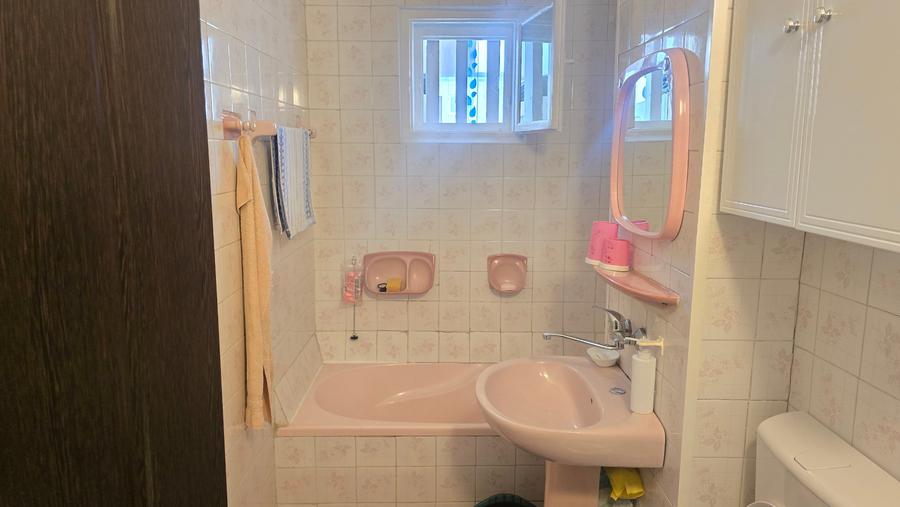 Apartament cu 3 camere semidecomandat în Gojdu