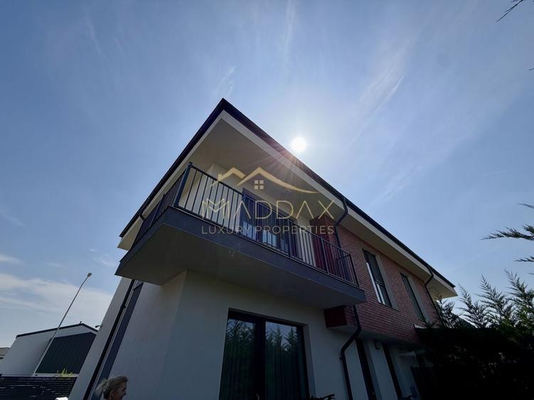 Duplex cu 5 camere cu Canalizare în Central
