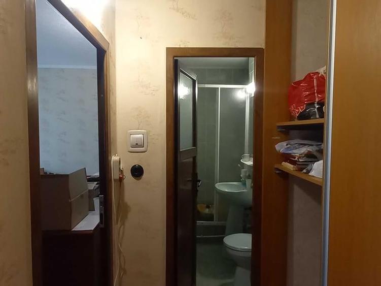 Apartament cu 2 camere semidecomandat, mobilat în Rovine