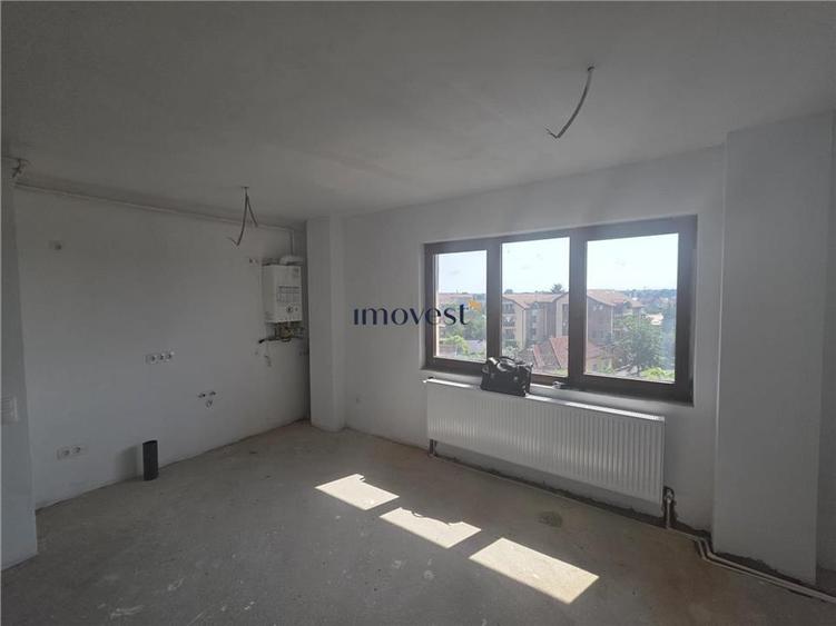 Apartament cu 3 camere decomandat în 14 Mai