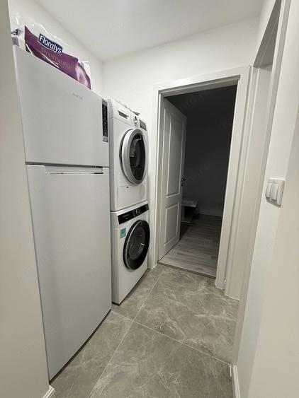 Apartament cu 3 camere decomandat în Girocului