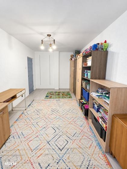 Apartament cu 3 camere semidecomandat în Turnișor