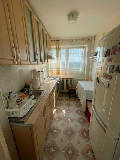 Apartament cu 3 camere semidecomandat în Mihai Bravu