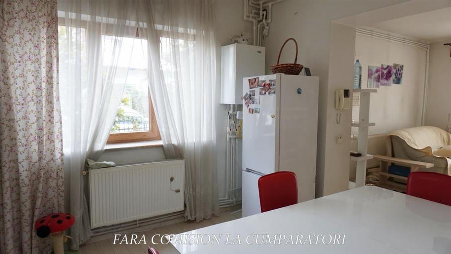 Duplex cu 7 camere cu Canalizare în 1 Mai
