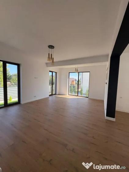Casă cu 4 camere cu Teren 455 Mp în Central