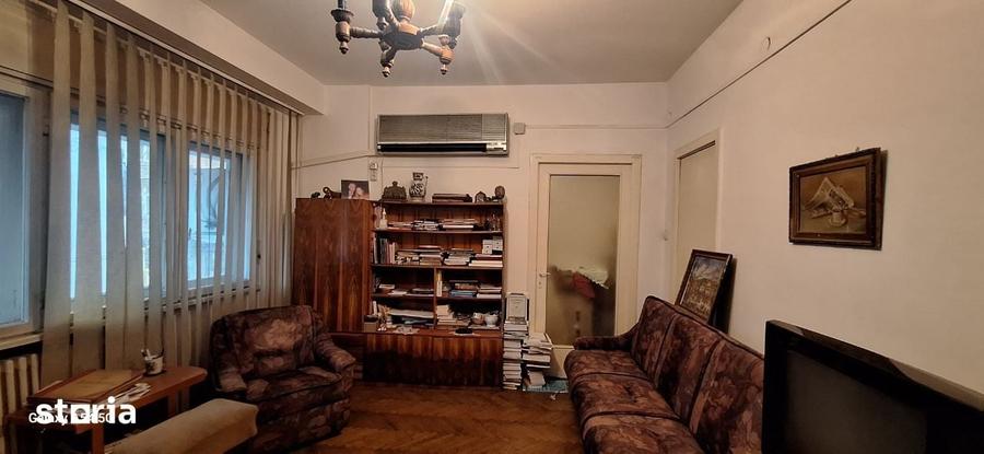 Apartament cu 3 camere în Rosetti