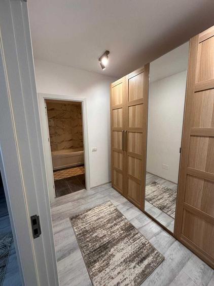 Apartament cu 3 camere semidecomandat în Roșu