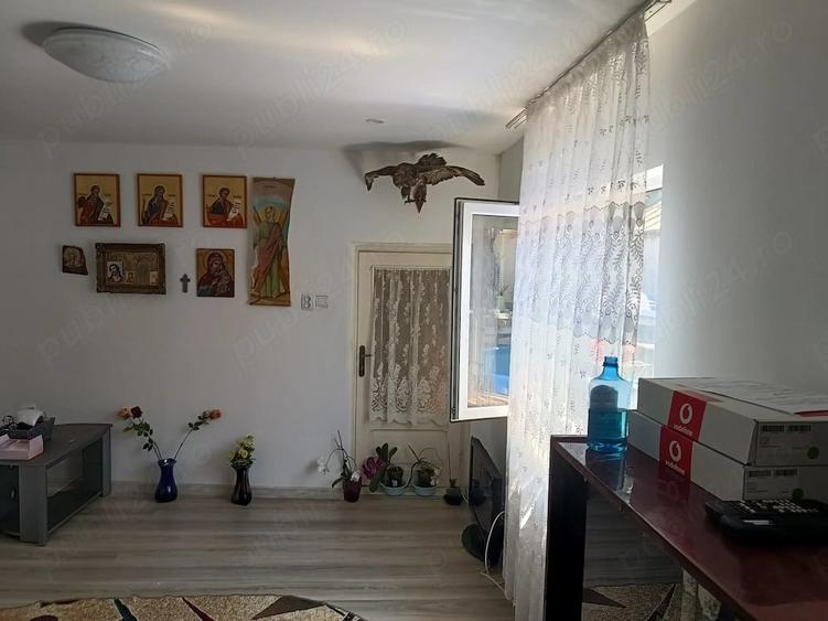 Casă cu 7 camere cu Teren 252 Mp în Exterior Vest