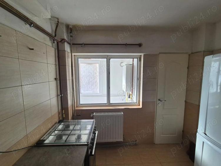 Apartament cu 3 camere în Traian